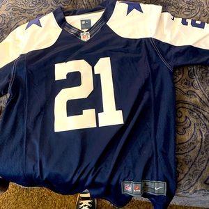 Brand New Dallas Cowboys Jersey in size Large n